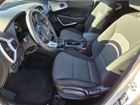Used 2024 Kia Soul LX w/ Option Group 015 image 11