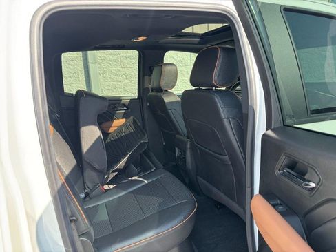 Used 2024 GMC Canyon AT4 w/ AT4 Premium Package AWD/4WD image 12