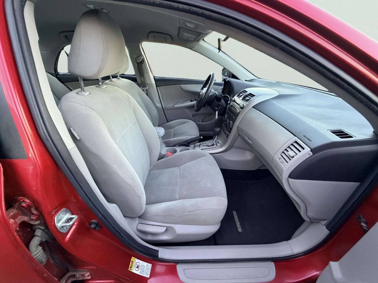 Used 2011 Toyota Corolla LE FWD image 28