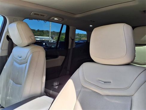 Used 2022 Cadillac XT6 Premium Luxury w/ Technology Package image 17