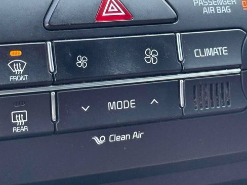 Used 2018 Kia Sorento FWD image 24