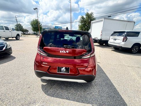 Used 2023 Kia Soul S FWD image 16