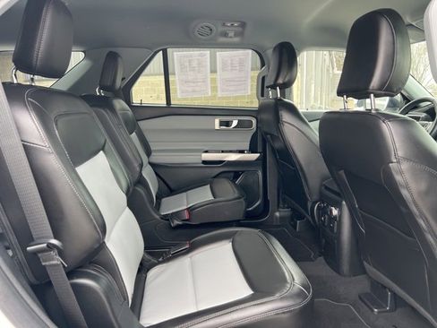 Used 2022 Ford Explorer XLT w/ Equipment Group 202A image 14