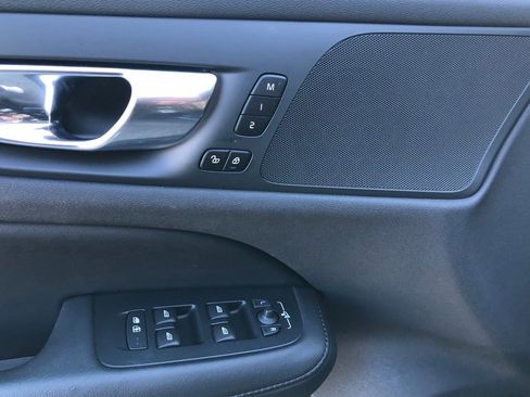 Used 2025 Volvo V60 B5 Cross Country Plus image 11