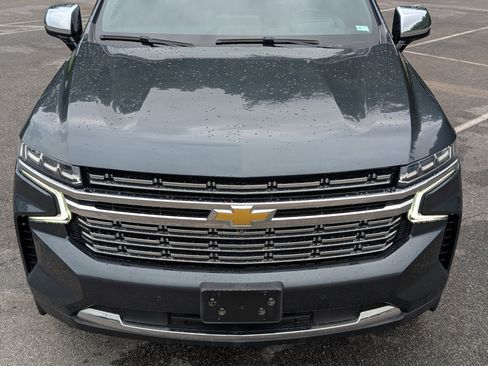 Used 2021 Chevrolet Suburban Premier w/ Premium Package 2 RWD image 12
