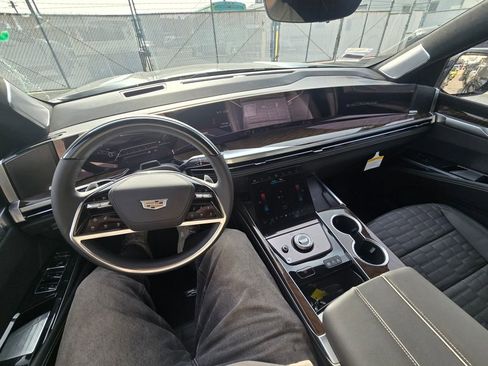 Used 2026 Cadillac Escalade Platinum Luxury image 17