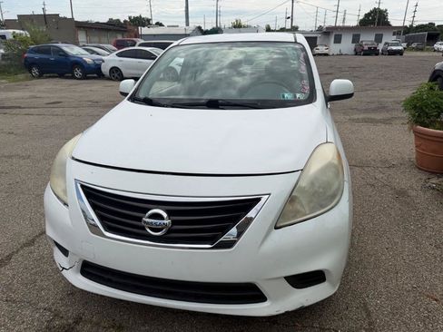 Used 2012 Nissan Versa SV FWD image 2