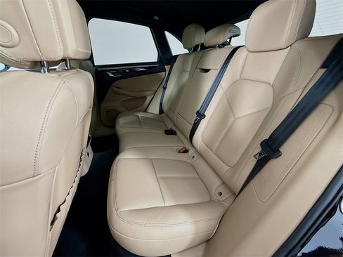 Used 2025 Porsche Macan image 24