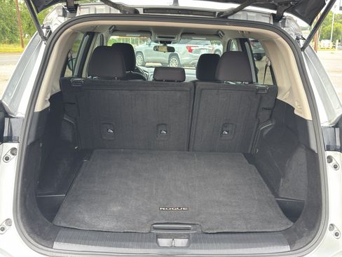 Used 2024 Nissan Rogue S FWD image 17