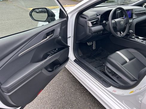 Certified 2025 Toyota Camry SE image 9