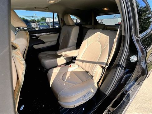 Used 2020 Toyota Highlander Limited FWD image 33