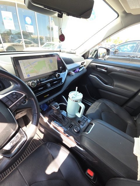 Used 2023 Toyota Highlander Platinum AWD/4WD image 11