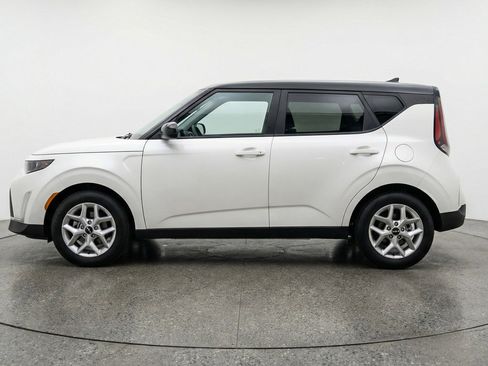 Used 2025 Kia Soul LX w/ LX Technology Package image 5