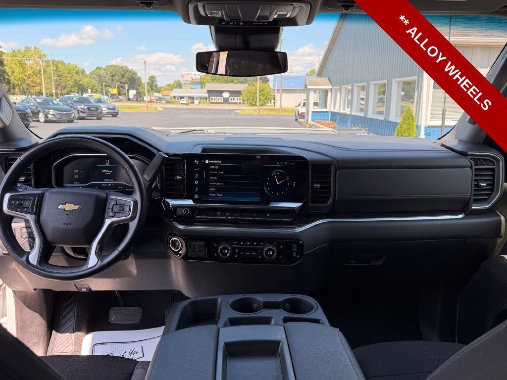 Used 2025 Chevrolet Silverado 2500 LT AWD/4WD image 21