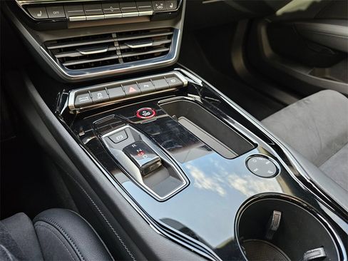 Used 2022 Audi e-tron GT Premium Plus image 29