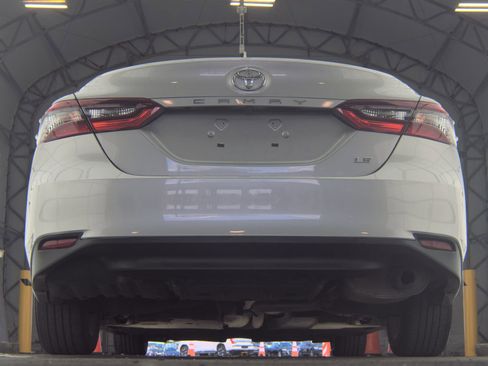 Used 2021 Toyota Camry LE FWD image 11