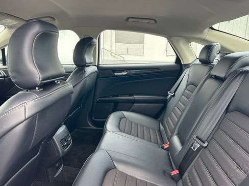 Used 2018 Ford Fusion SE w/ Equipment Group 201A image 12