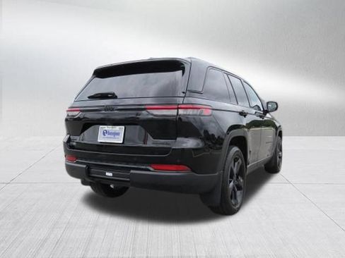 Certified 2023 Jeep Grand Cherokee Limited w/ Black Appearance Package AWD/4WD image 3
