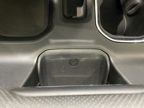 Used 2022 GMC Sierra 1500 SLT w/ SLT Convenience Package image 18