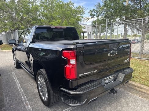 Used 2021 Chevrolet Silverado 1500 High Country w/ Technology Package image 4