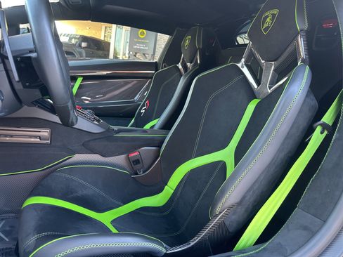 Used 2021 Lamborghini Aventador SVJ image 8