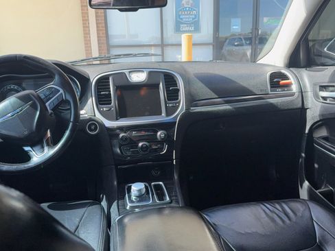 Used 2016 Chrysler 300 Limited image 11