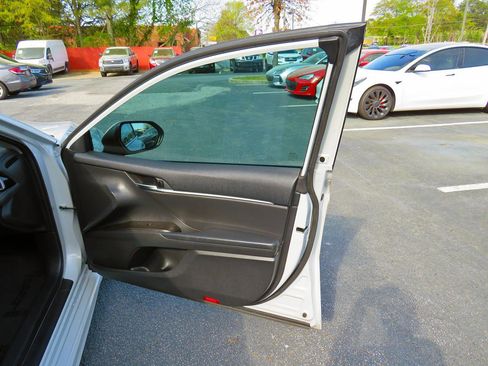 Used 2022 Toyota Camry SE w/ Carpet Mat Package (TMS) image 20