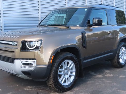 Used 2023 Land Rover Defender 90 S image 13