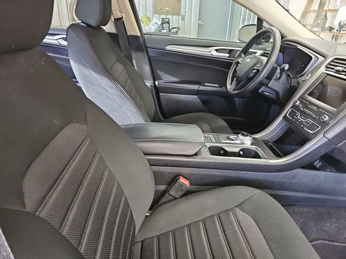 Used 2020 Ford Fusion SE FWD image 10