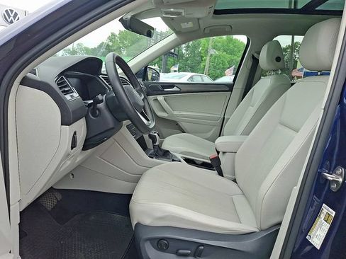 Used 2022 Volkswagen Tiguan SE w/ Panoramic Sunroof Package AWD/4WD image 14