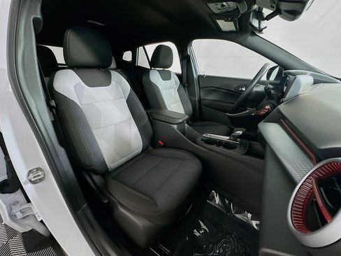 Used 2025 Chevrolet Trax RS image 27