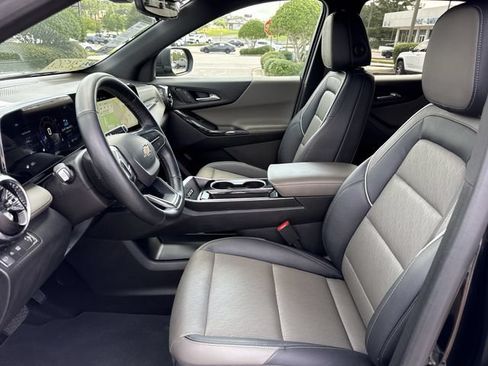 Used 2025 Chevrolet Equinox LT w/ Convenience Package II FWD image 9