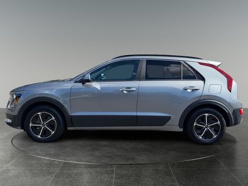 Used 2025 Kia Niro LX FWD image 5