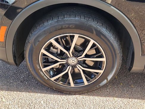 Used 2021 Volkswagen Tiguan S image 32