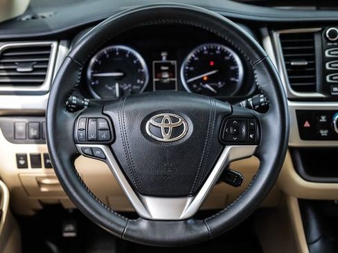 Used 2016 Toyota Highlander Limited FWD image 31
