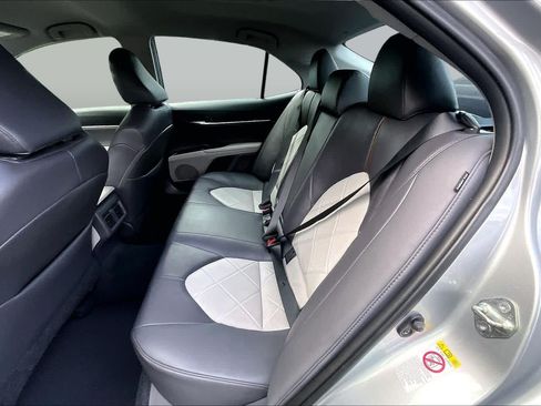 Certified 2018 Toyota Camry XLE FWD image 19