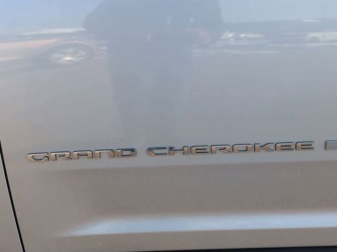 Used 2021 Jeep Grand Cherokee L Limited image 12