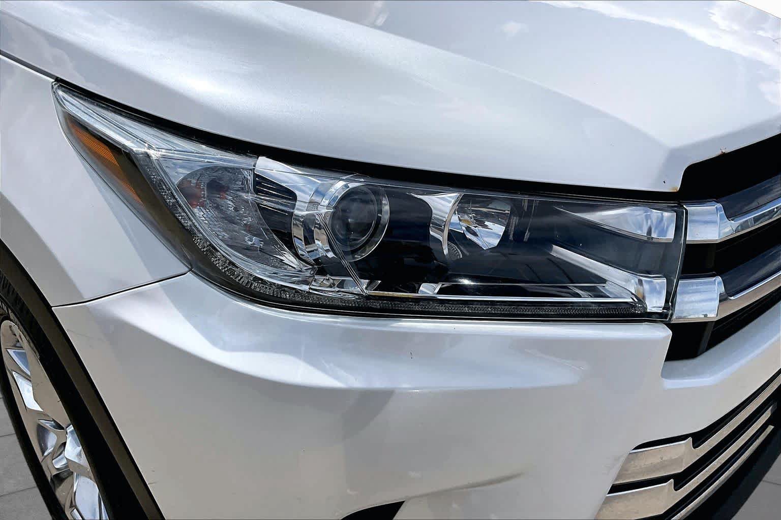 Used 2017 Toyota Highlander Limited FWD image 28