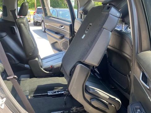 Used 2023 Jeep Grand Cherokee L Limited AWD/4WD image 30