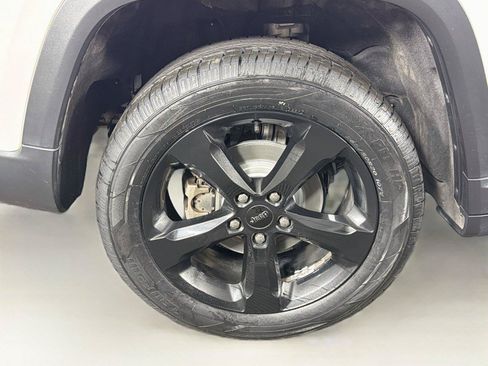 Used 2023 Jeep Grand Cherokee Altitude AWD/4WD image 34
