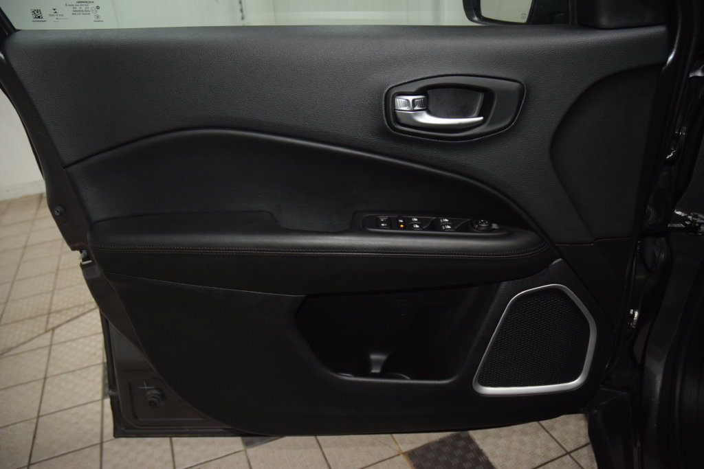 Used 2020 Jeep Compass Latitude AWD/4WD image 47