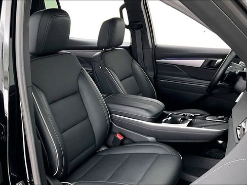 Used 2025 Buick Enclave Preferred image 10