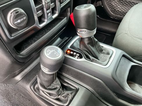 Used 2021 Jeep Wrangler Unlimited Sahara AWD/4WD image 18