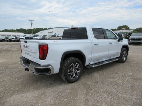 New 2026 GMC Sierra 1500 SLT w/ SLT Premium Plus Package AWD/4WD image 5