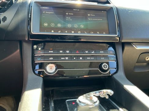 Used 2020 Jaguar F-PACE Premium AWD/4WD image 24