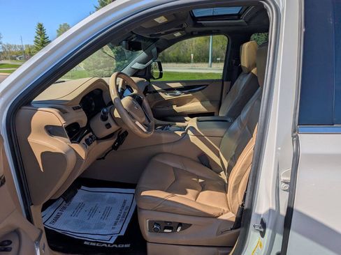 Used 2019 Cadillac Escalade ESV Platinum AWD/4WD image 18