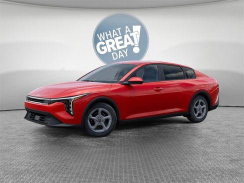 New 2025 Kia K4 LXS image 3