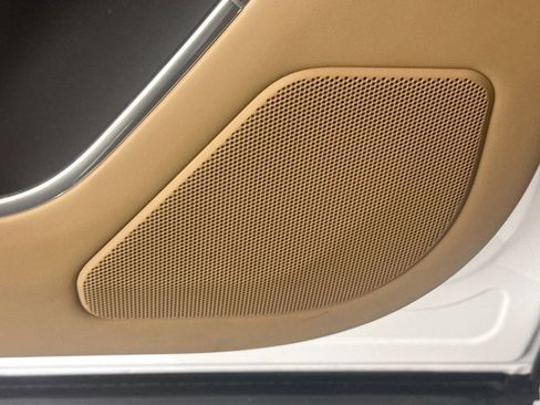 Certified 2025 Land Rover Range Rover SE AWD/4WD image 17