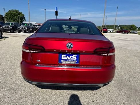 Used 2021 Volkswagen Passat 2.0T SE FWD image 4