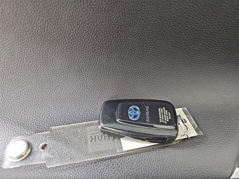 Used 2020 Toyota RAV4 Limited image 43